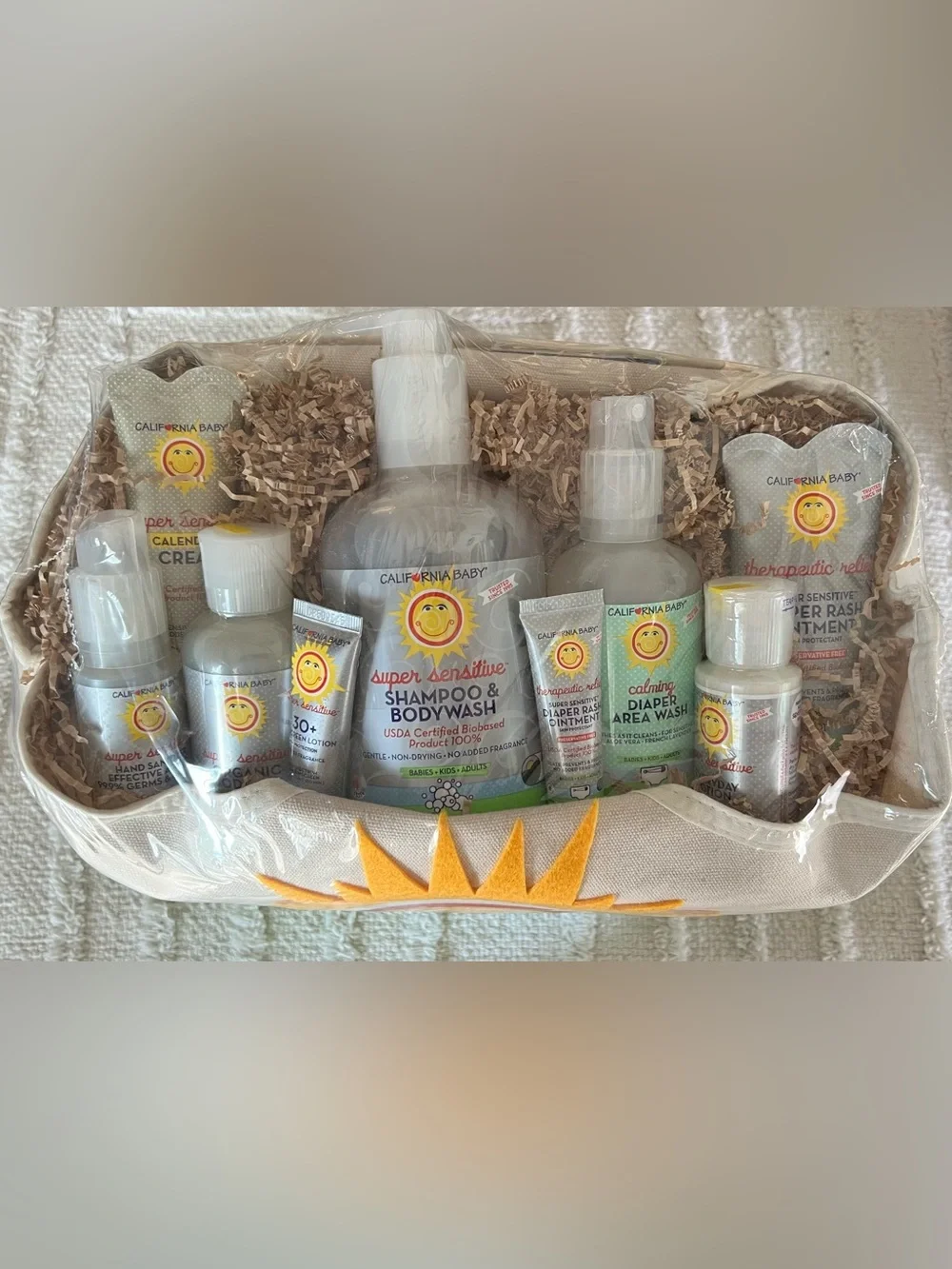 CALIFORNIA BABY Newborn Essentials Deluxe Gift Set Babyshower Gift